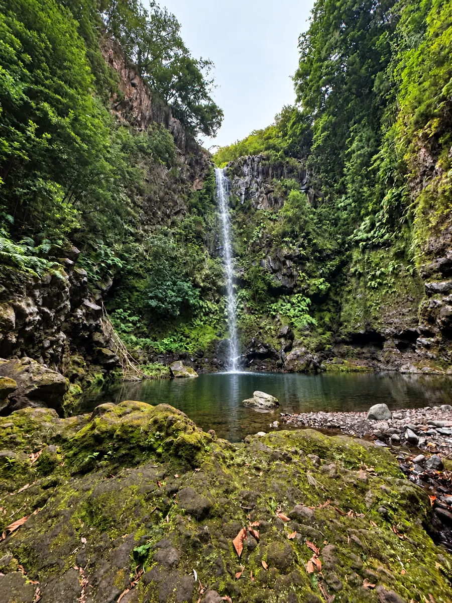 Cascada secreta en Chão da Ribeira